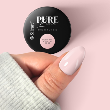 Silcare Pure Line builder UV żel Delicate French Rose, czarny słoik, dłoń z długim, owalnym paznokciem w tym odcieniu.