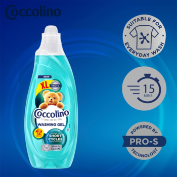 Front jasnoniebieskiego żelu Coccolino Wonder Wash Speed Clean w butelce XL z misiem, ikony 15 min i PRO-S.