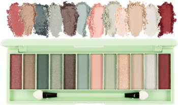 Otwarta, jasnozielona paleta 12 cieni do powiek. Widoczne swatche pastelowych i ziemistych odcieni oraz dwustronny aplikator.