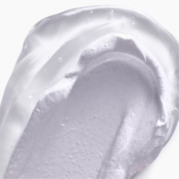 Zbliżenie na dwufazową bazę Catrice Flawless Fusion: przezroczysty żel i fioletowy krem, rozświetlający nude SPF 25.