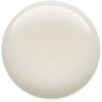 Kropla mlecznobiałego lakieru essence milky GLAZED 21, widok z góry, z błyszczącym wykończeniem.