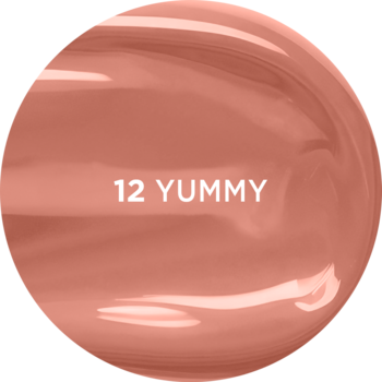 Okrągły swatch płynnej pomadki VinyLove 12 Yummy, brzoskwiniowy beż o winylowym, błyszczącym wykończeniu.