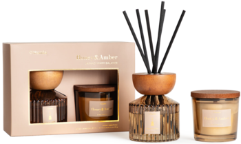 Zestaw JAPANDI Honey&Amber: dyfuzor z patyczkami i świeca w beżowym pudełku i osobno, ryflowane szkło.