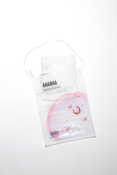 Przezroczysta saszetka Nacific Niacinamide Brightening Mask Pack, różowa maska w płachcie widoczna, ujęcie z góry.
