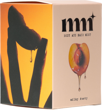 mm+ Body and Bath Mist, dwukolorowe pudełko z grafiką brzoskwini i dłoni, widok z przodu.