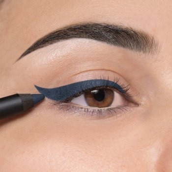 ARTDECO Soft Eye Liner Waterproof, ciemnoniebieska kredka nakładana na powiekę, tworząc precyzyjną, wodoodporną kreskę.