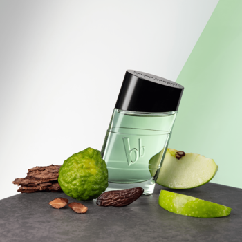 Męska woda toaletowa Bruno Banani Made for Men w zielonym flakonie, z jabłkiem, bergamotką i drewnem.