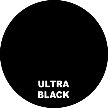 Grafika z napisem ULTRA BLACK na jednolitym czarnym tle, symbolizująca intensywny kolor eyelinera.