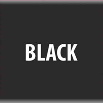 Kwadratowy próbnik czerni z białym napisem BLACK, symbolizujący ekstremalnie czarną pigmentację eyelinera.