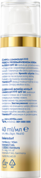 Tył białej butelki NIVEA Luminous630 Krem ochronny SPF 50 z złotym paskiem, widoczne etykiety i 40 ml.