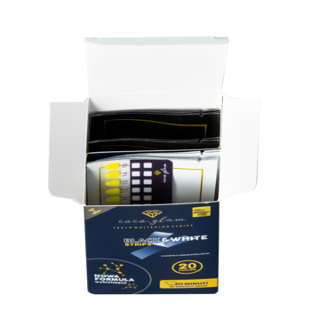 Otwarty zestaw Coco Glam Charcoal Teeth Whitening Strips z biało-czarnymi paskami i wzornikiem.