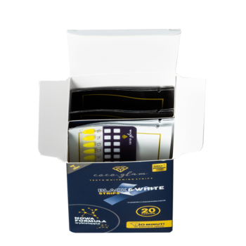 Otwarty zestaw Coco Glam Charcoal Teeth Whitening Strips z biało-czarnymi paskami i wzornikiem.