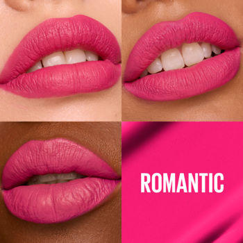 Trzy zbliżenia na usta kobiet w matowej szmince Maybelline Super Stay Matte Ink w odcieniu Romantic, obok różowy swatch.