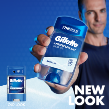 Nowy antyperspirant żelowy Gillette Arctic Ice w dłoni mężczyzny. Obok mała wersja 'stary look'. Niebieskie tło.