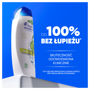 Biały szampon Head & Shoulders Apple Fresh przeciwłupieżowy, z jabłkiem, na niebieskim tle, widok pod kątem.