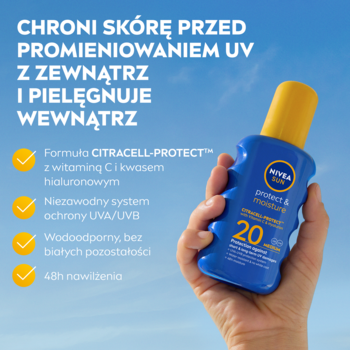 NIVEA SUN Protect & Moisture SPF 20, niebieski balsam w sprayu, trzymany w dłoni, na tle jasnego nieba.