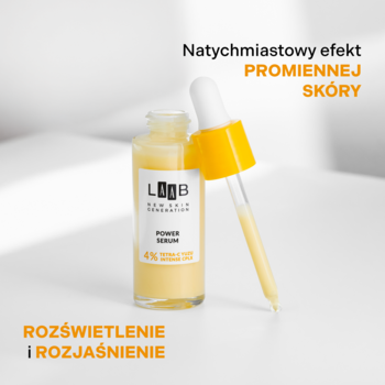 AA LAAB Tetra-C Yuzu serum rozświetlające w szklanej butelce z żółtą pipetą, widok z przodu.