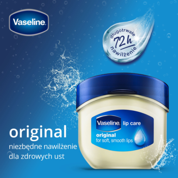 Vaseline Lip Care Original, nawilżający balsam w kremowym słoiczku z niebieską pokrywką, na tle z wodą, 72h nawilżenie.