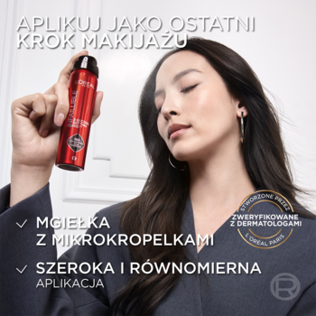 Kobieta z zamkniętymi oczami aplikuje czerwony spray L'Oréal Paris Infaillible utrwalający makijaż.