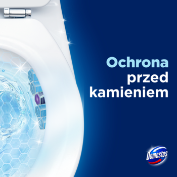 Domestos Power 5 Ocean kostka w białej toalecie, niebieska woda z blaskiem, napis "Ochrona przed kamieniem".