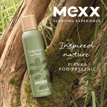 MEXX Inspired Nature pianka pod prysznic, zielona butelka na tle pnia drzewa i mchu, kojący zapach.