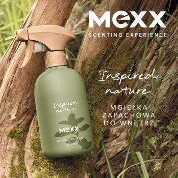 MEXX Inspired Nature mgiełka do wnętrz, zielona butelka z liściem, beżowy rozpylacz, leśne tło.