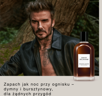 David Beckham Exquisite Leather EDP, bursztynowa butelka z czarną nakrętką na tle Beckhama w lesie.