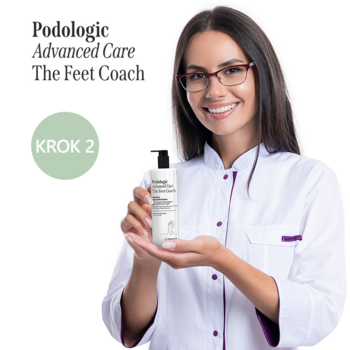 Kobieta w białym fartuchu i okularach uśmiecha się, trzymając maskę borowinową Podologic Advanced Care do stóp.