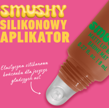 Zbliżenie na elastyczny silikonowy aplikator brązowego balsamu Smushy Matte Lip Balm na różowym tle.