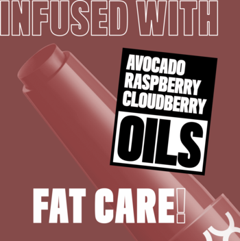 Czerwony balsam do ust NYX Fat Oil Slick Click, widok pod kątem z napisami o olejkach z awokado, maliny i moroszki.