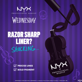 NYX Wednesday Cello Vivid Matte Liquid Eyeliner: czarny, precyzyjny w kształcie wiolonczeli na fioletowym tle.