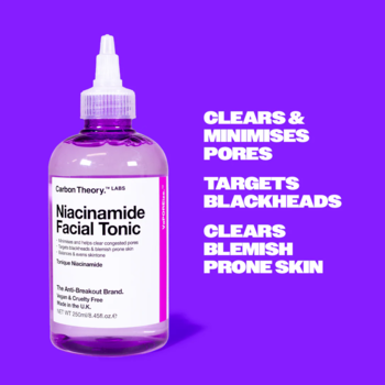 Fioletowy Carbon Theory Niacinamide Facial Tonic, widok z przodu. Minimalizuje pory, celuje w zaskórniki, na niedoskonałości.