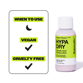 Carbon Theory Supacylic Hypa Dry, punktowy lotion z kwasem salicylowym w białej butelce. Widoczne ikony: noc, wegan, cruelty-free.
