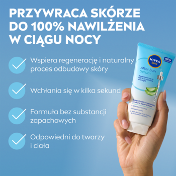 Niebieska tubka NIVEA SUN Serum po opalaniu w dłoni, z tekstem o 100% nawilżeniu i regeneracji skóry po słońcu.