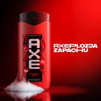 Czerwona butelka męskiego żelu pod prysznic Axe Cherry Fizz, z czarną nakrętką i pianą u podstawy.