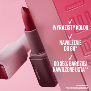 Szminka Maybelline New York Maybe It's. Czerwony kolor w otwartym opakowaniu na różowym tle, podkreśla nawilżenie.
