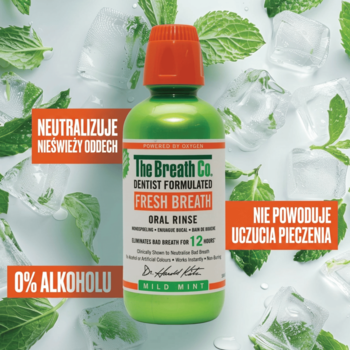 Zielona butelka The Breath Co. Fresh Breath Mild Mint, bez alkoholu, z pomarańczową nakrętką, otoczona lodem i miętą.