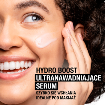 Neutrogena Hydro Boost nawadniające serum. Zbliżenie na uśmiechniętą kobietę z kropelką produktu na policzku.