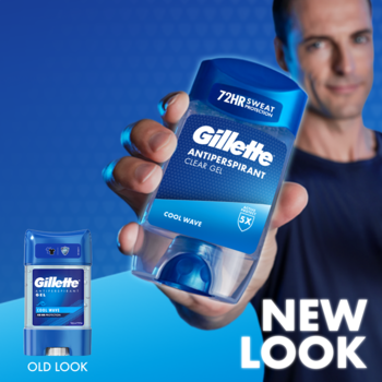 Mężczyzna prezentuje przezroczysty antyperspirant Gillette Clear Gel Cool Wave 72h; obok widać starszą wersję.
