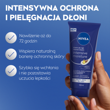 NIVEA Intensive Moisture Krem do rąk 100ml w granatowej tubce, trzymany w dłoni, z listą korzyści na błękitnym tle.