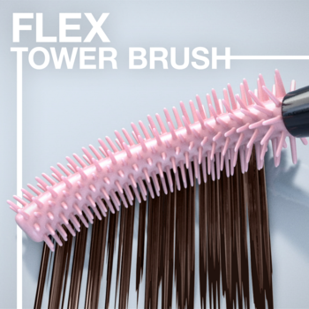 Różowa, elastyczna szczoteczka Flex Tower tuszu Lash Sensational Sky High nanosi brązową mascarę na rzęsy.