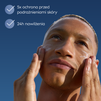 Mężczyzna aplikujący biały krem ochronny na twarz, na niebieskim tle. Zapewnia 5x ochronę i 24h nawilżenia.