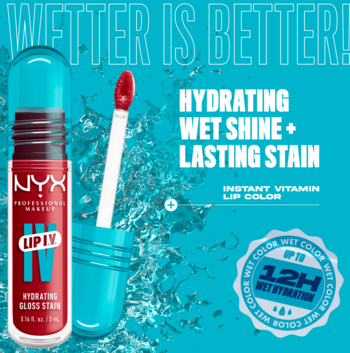 NYX Lip IV Hydrating Gloss Stain berry, otwarta butelka z aplikatorem na tle błękitnych rozprysków wody.