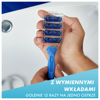 Gillette Sensor 3+ Comfort męska maszynka i 4 niebieskie wkłady, trzymane w rękach nad umywalką.