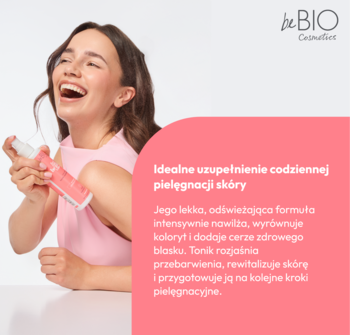 Uśmiechnięta kobieta trzyma różowy tonik beBIO Feel Your Beauty Vibes, obok tekst o pielęgnacji skóry.