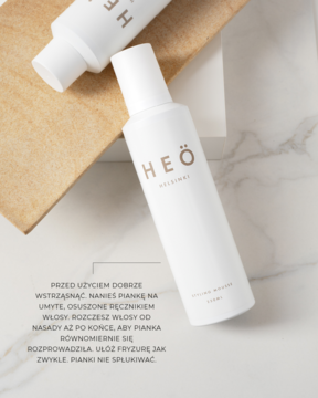 Biała butelka Heö Helsinki Styling Mousse 150ml do stylizacji włosów, widok z góry, na jasnym tle.