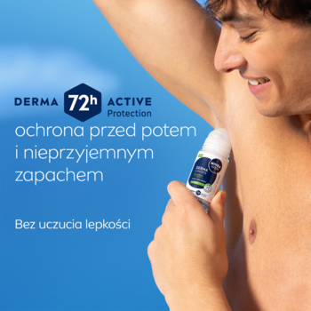 Mężczyzna uśmiecha się, aplikując roll-on antyperspirant z 72h ochroną dla skóry wrażliwej na błękitnym tle.