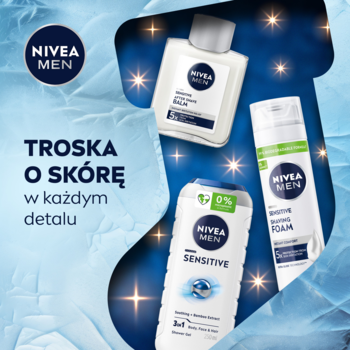 Zestaw NIVEA MEN Sensitive: pianka do golenia, balsam i żel 3w1, w niebieskiej świątecznej skarpecie, z gwiazdkami.