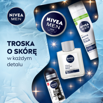 Zestaw NIVEA MEN Sensitive: pianka, balsam, krem, antyperspirant dla mężczyzn, na tle skarpety świątecznej.