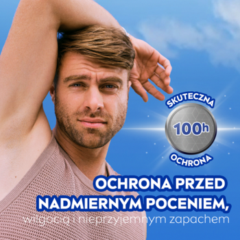 Mężczyzna z podniesioną ręką w beżowej koszulce reklamuje antyperspirant NIVEA MEN Derma Control Clinical, 100h ochrony.